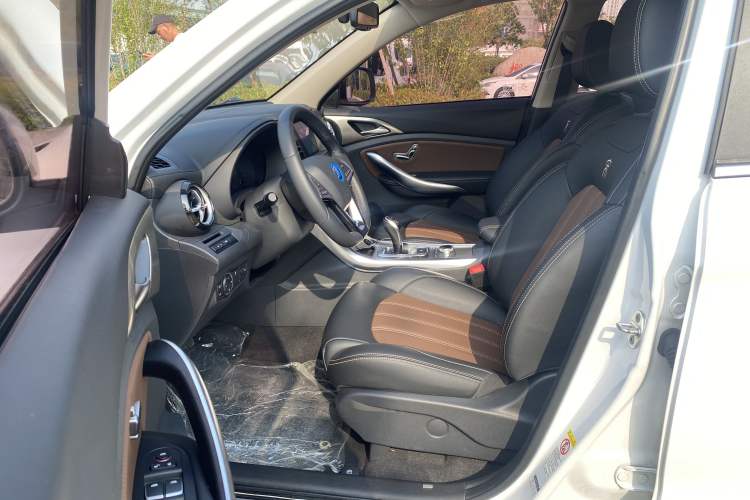 Used BYD Song New Energy 2017 Song DM 1.5TID All-Wheel Drive Prestige Model Left Front Seat