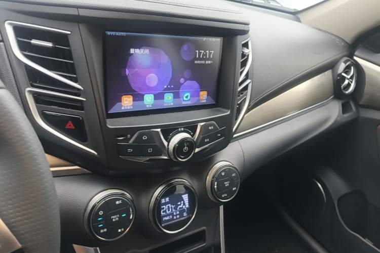 Used BYD Song New Energy 2017 Song DM 1.5TID All-Wheel Drive Luxury Model Audio And AC Panel