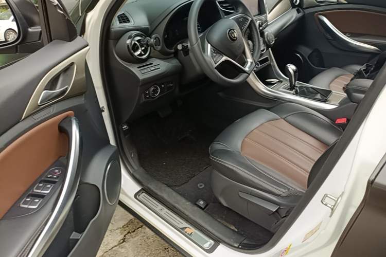 Used BYD Song New Energy 2017 Song DM 1.5TID All-Wheel Drive Luxury Model Driver Seat