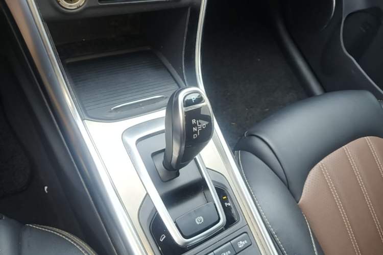 Used BYD Song New Energy 2017 Song DM 1.5TID All-Wheel Drive Luxury Model Gear Lever