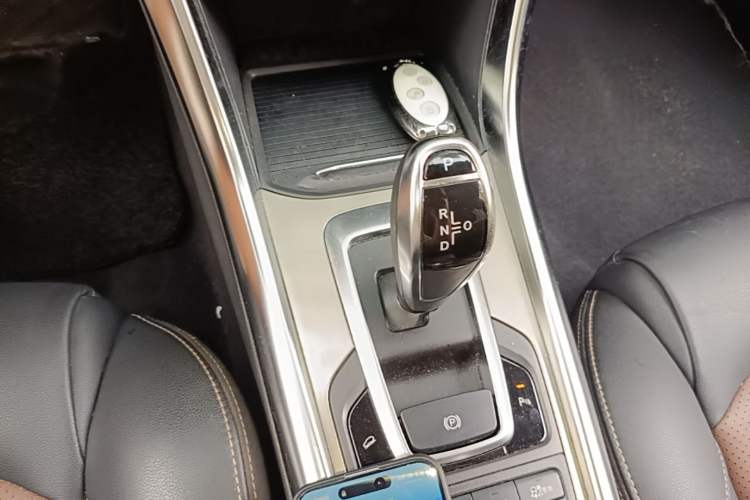 Used BYD Song New Energy 2017 Song DM 1.5TID All-Wheel Drive Luxury Model Gear Lever