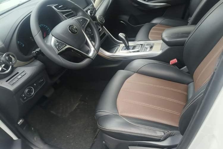 Used BYD Song New Energy 2017 Song DM 1.5TID All-Wheel Drive Luxury Model Left Front Seat