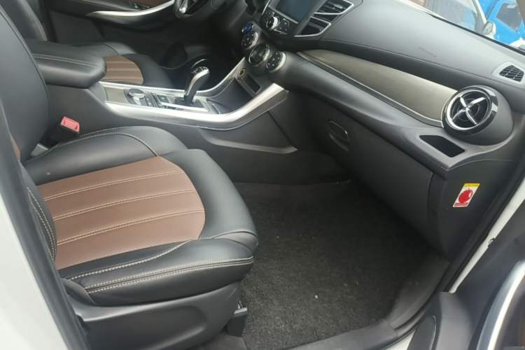 Used BYD Song New Energy 2017 Song DM 1.5TID All-Wheel Drive Luxury Model Right Front Seat