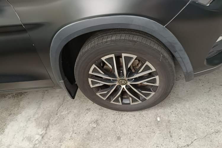 Used BYD Song New Energy 2017 Song DM 1.5TID All-Wheel Drive Luxury Model Right Front Wheel Hub