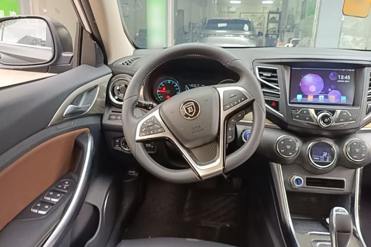 Used BYD Song New Energy 2017 Song DM 1.5TID All-Wheel Drive Luxury Model Steering Wheel