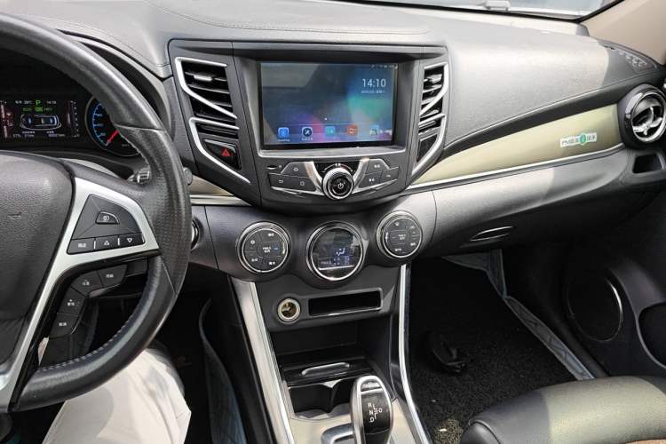 Used BYD Song New Energy 2017 Song DM 1.5TID All-Wheel Drive Prestige Model Audio And AC Panel