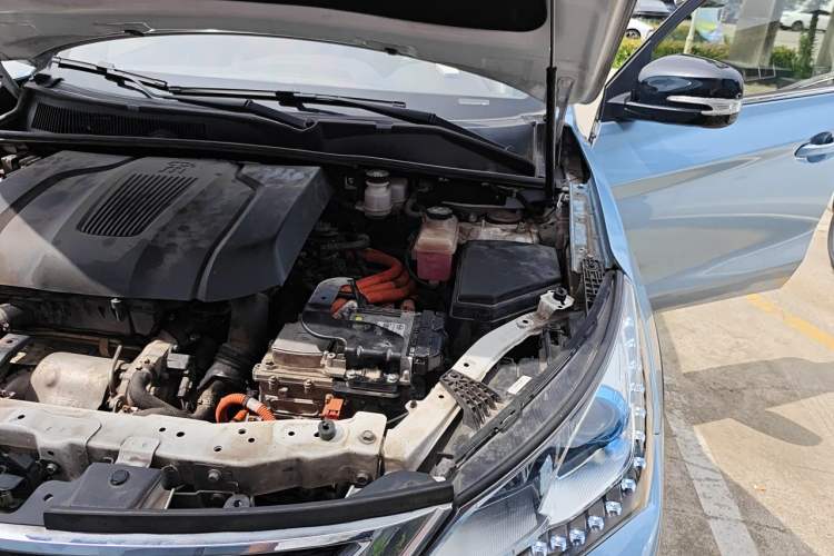 Used BYD Song New Energy 2017 Song DM 1.5TID All-Wheel Drive Prestige Model Engine Bay Left