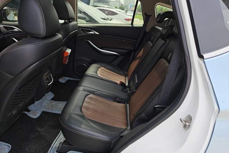 Used BYD Song New Energy 2017 Song DM 1.5TID All-Wheel Drive Prestige Model Left Rear Seat