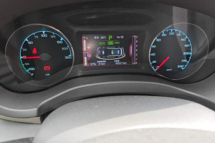 Used BYD Song New Energy 2017 Song DM 1.5TID All-Wheel Drive Prestige Model Odometer Close Up