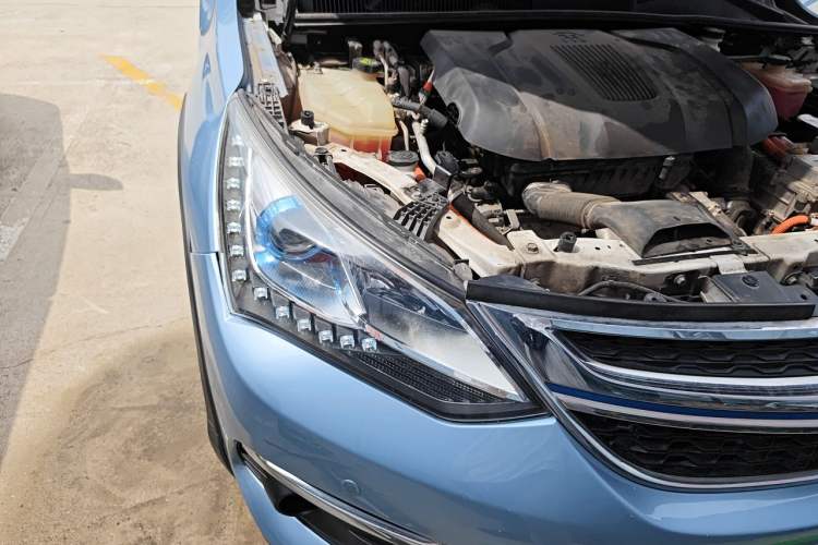 Used BYD Song New Energy 2017 Song DM 1.5TID All-Wheel Drive Prestige Model Right Front Headlight