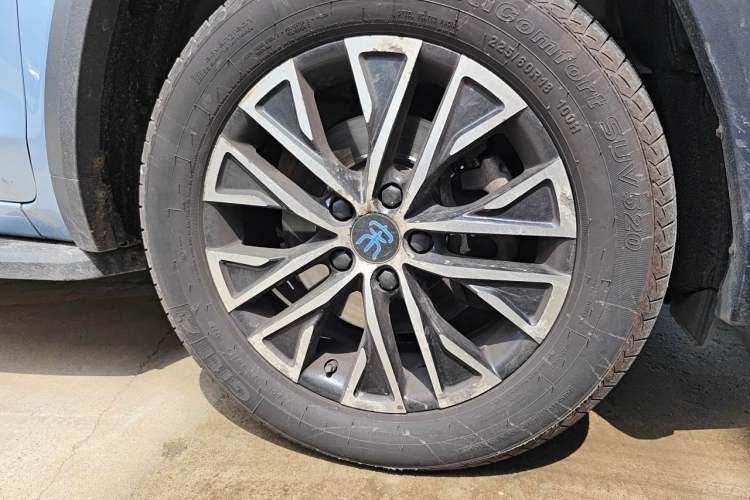 Used BYD Song New Energy 2017 Song DM 1.5TID All-Wheel Drive Prestige Model Right Front Wheel Hub