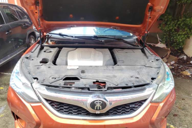 Used BYD Song New Energy 2017 Song DM 1.5TID All-Wheel Drive Luxury Model Engine Bay