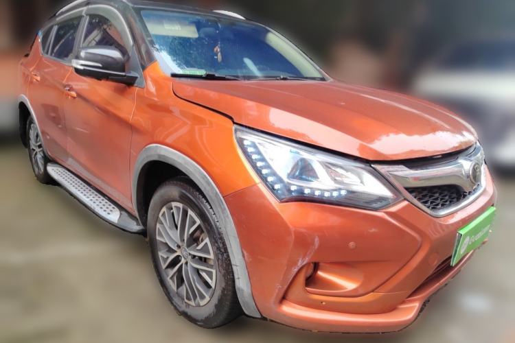 Used BYD Song New Energy 2017 Song DM 1.5TID All-Wheel Drive Luxury Model Front Right 45 Deg