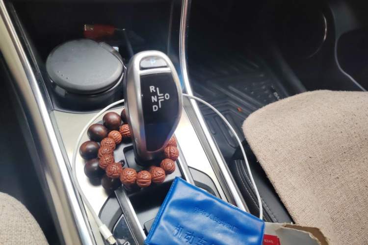 Used BYD Song New Energy 2017 Song DM 1.5TID All-Wheel Drive Luxury Model Gear Lever