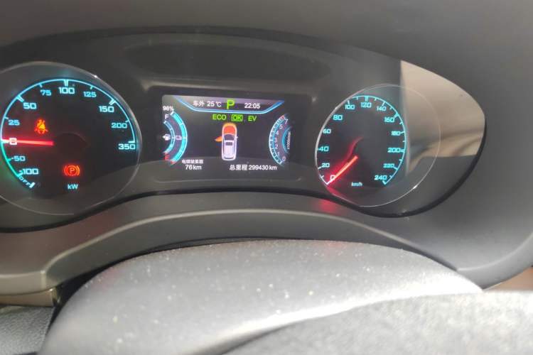 Used BYD Song New Energy 2017 Song DM 1.5TID All-Wheel Drive Luxury Model Odometer Close Up