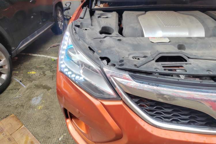 Used BYD Song New Energy 2017 Song DM 1.5TID All-Wheel Drive Luxury Model Right Front Headlight