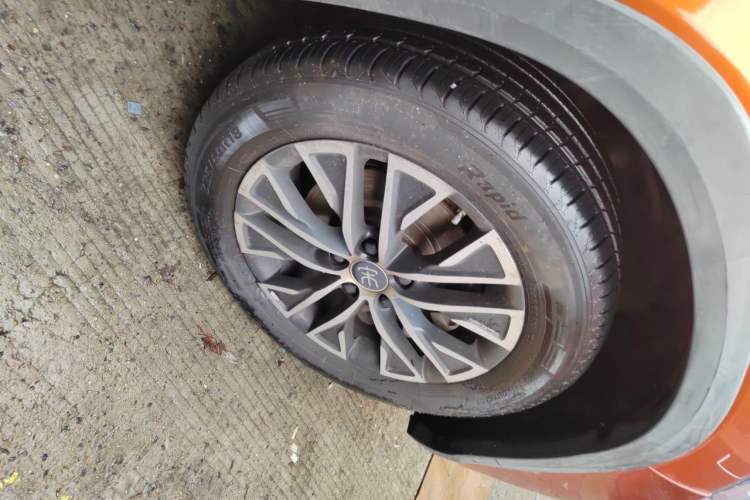 Used BYD Song New Energy 2017 Song DM 1.5TID All-Wheel Drive Luxury Model Right Front Wheel Hub