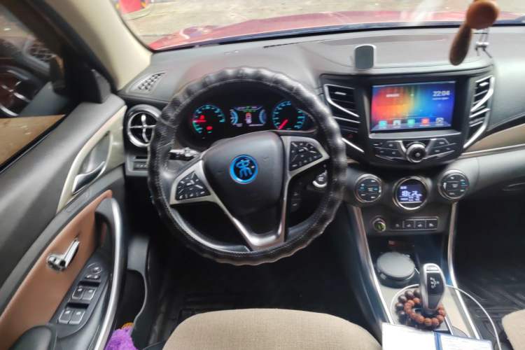 Used BYD Song New Energy 2017 Song DM 1.5TID All-Wheel Drive Luxury Model Steering Wheel