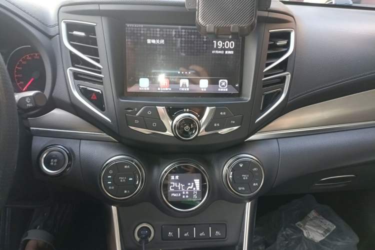 Used BYD Song New Energy 2017 Song DM 1.5TID All-Wheel Drive Luxury Model Audio And AC Panel