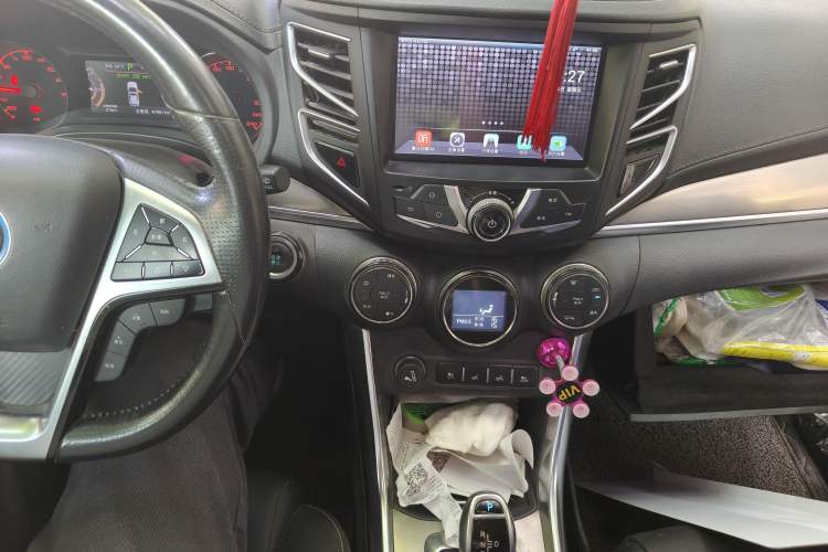 Used BYD Song New Energy 2017 Song DM 1.5TID All-Wheel Drive Luxury Model Audio And AC Panel