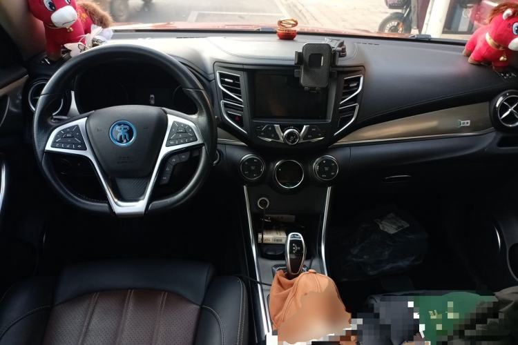 Used BYD Song New Energy 2017 Song DM 1.5TID All-Wheel Drive Luxury Model Center Console