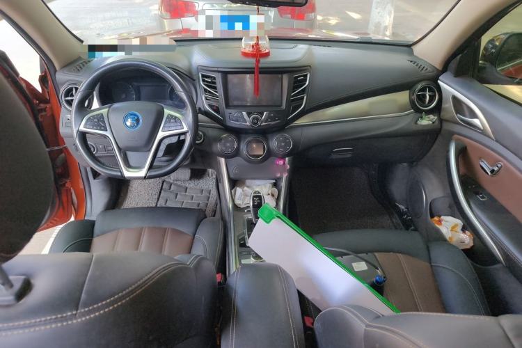 Used BYD Song New Energy 2017 Song DM 1.5TID All-Wheel Drive Luxury Model Center Console