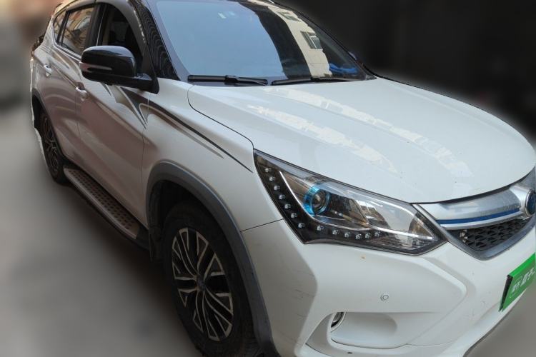 Used BYD Song New Energy 2017 Song DM 1.5TID All-Wheel Drive Luxury Model Front Right 45 Deg