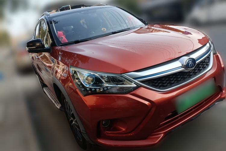Used BYD Song New Energy 2017 Song DM 1.5TID All-Wheel Drive Luxury Model Front Right 45 Deg