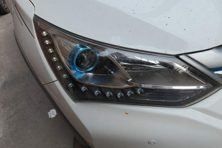 Used BYD Song New Energy 2017 Song DM 1.5TID All-Wheel Drive Luxury Model Right Front Headlight