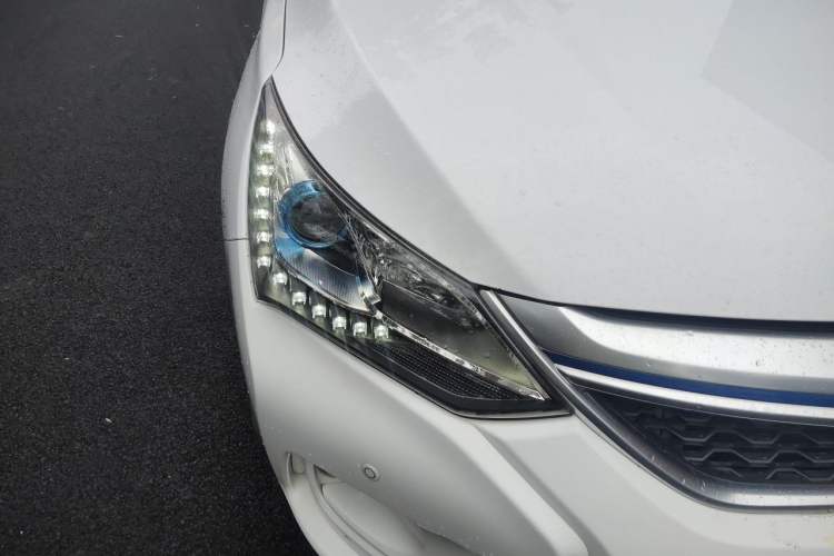 Used BYD Song New Energy 2017 Song EV300 Prestige Model Right Front Headlight