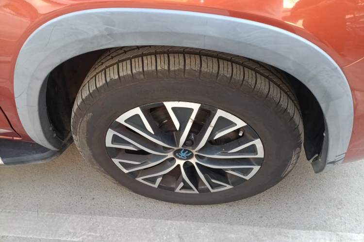 Used BYD Song New Energy 2017 Song DM 1.5TID All-Wheel Drive Luxury Model Right Front Wheel Hub
