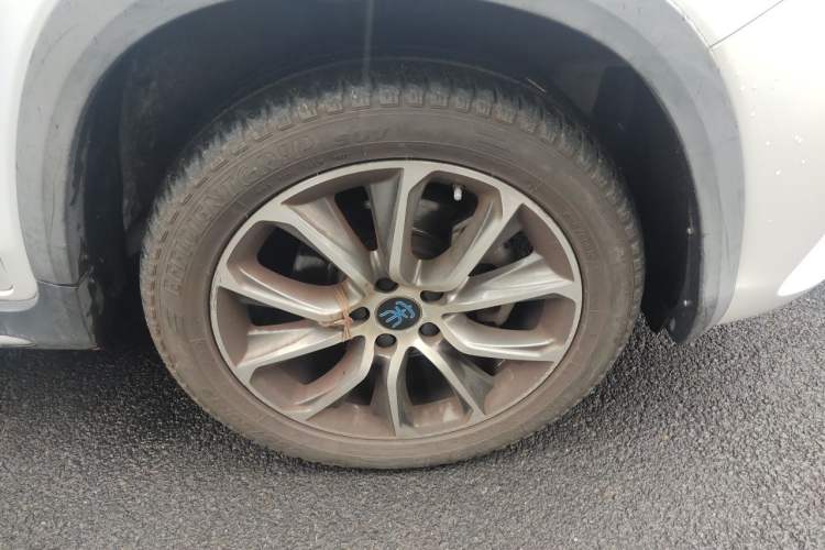 Used BYD Song New Energy 2017 Song EV300 Prestige Model Right Front Wheel Hub