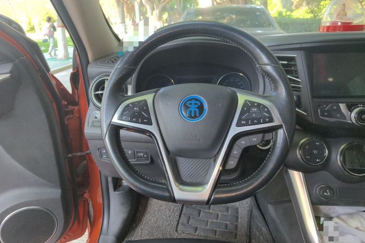 Used BYD Song New Energy 2017 Song DM 1.5TID All-Wheel Drive Luxury Model Steering Wheel