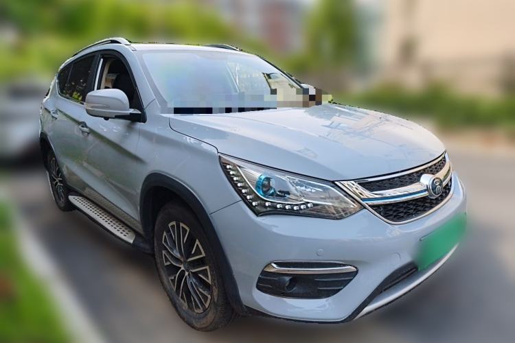 Used BYD Song New Energy 2017 Song DM 1.5TID All-Wheel Drive Luxury Model Front Right 45 Deg