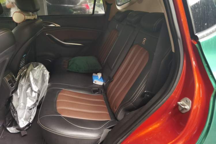 Used BYD Song New Energy 2017 Song DM 1.5TID All-Wheel Drive Prestige Model Left Rear Seat