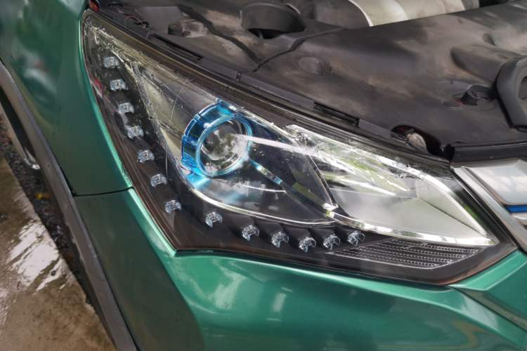Used BYD Song New Energy 2017 Song DM 1.5TID All-Wheel Drive Prestige Model Right Front Headlight