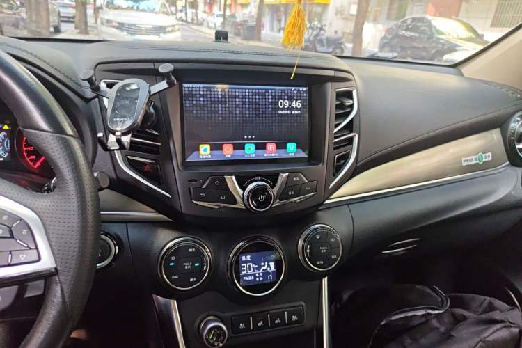 Used BYD Song New Energy 2017 Song DM 1.5TID All-Wheel Drive Luxury Model Audio And AC Panel