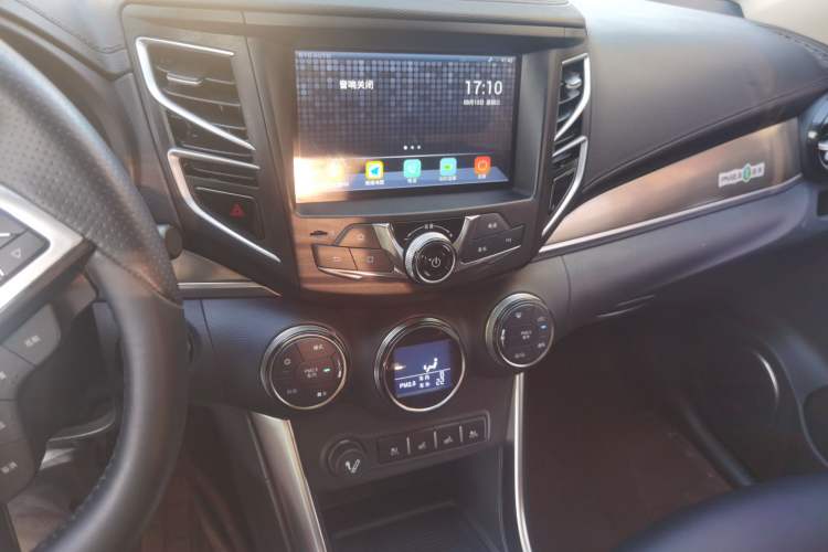 Used BYD Song New Energy 2017 Song DM 1.5TID All-Wheel Drive Luxury Model Audio And AC Panel