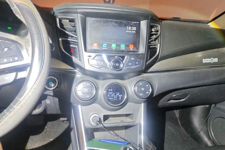 Used BYD Song New Energy 2017 Song DM 1.5TID All-Wheel Drive Prestige Model Audio And AC Panel