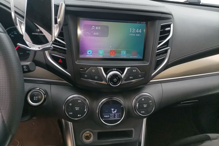 Used BYD Song New Energy 2017 Song DM 1.5TID All-Wheel Drive Luxury Model Audio And AC Panel