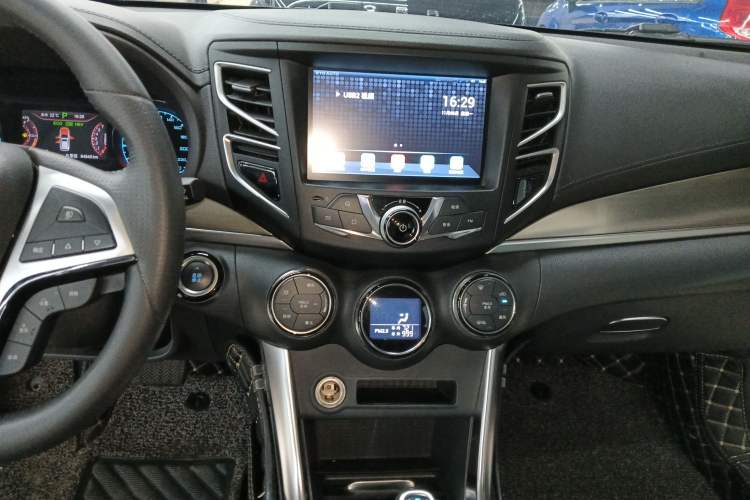Used BYD Song New Energy 2017 Song DM 1.5TID All-Wheel Drive Luxury Model Audio And AC Panel