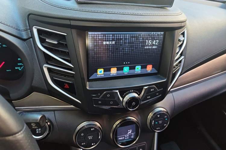 Used BYD Song New Energy 2017 Song DM 1.5TID All-Wheel Drive Luxury Model Audio And AC Panel