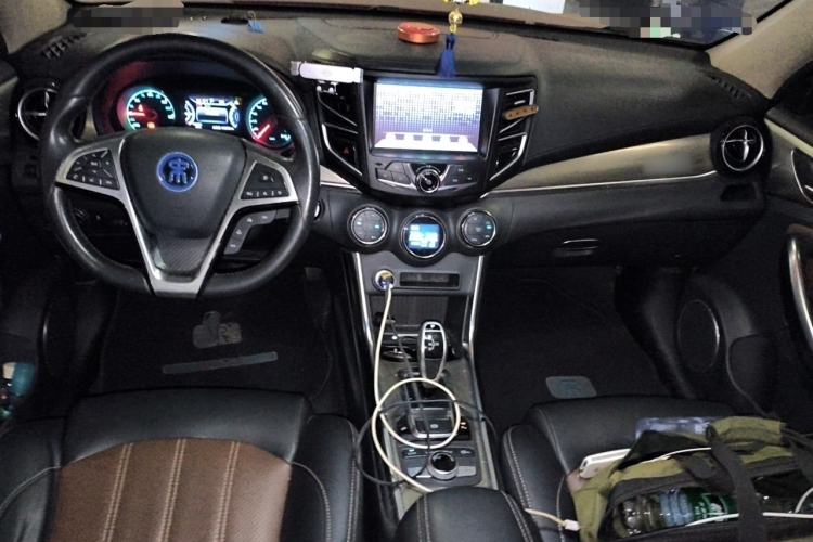 Used BYD Song New Energy 2017 Song DM 1.5TID All-Wheel Drive Prestige Model Center Console