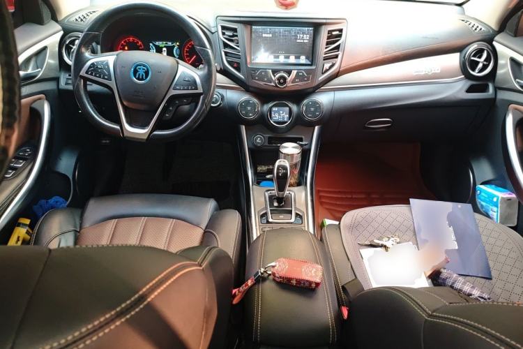 Used BYD Song New Energy 2017 Song DM 1.5TID All-Wheel Drive Prestige Model Center Console