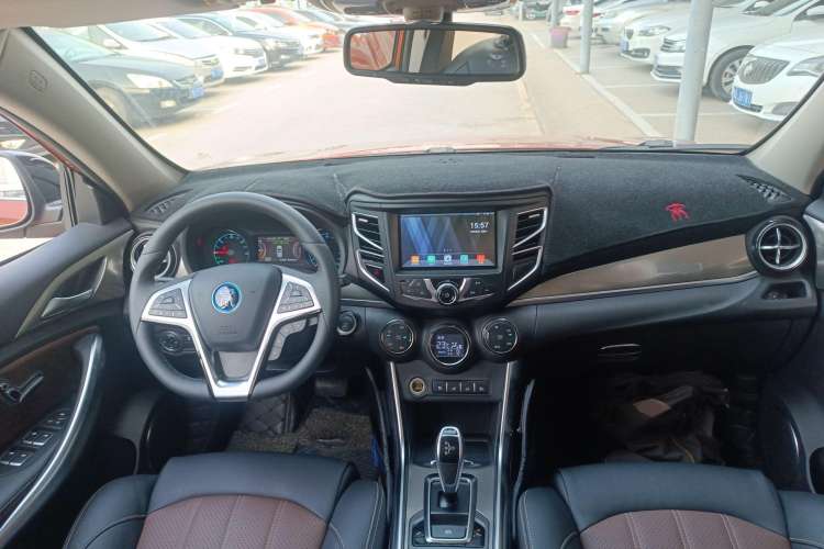 Used BYD Song New Energy 2017 Song DM 1.5TID All-Wheel Drive Luxury Model Center Console