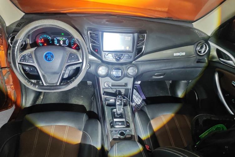 Used BYD Song New Energy 2017 Song DM 1.5TID All-Wheel Drive Prestige Model Center Console