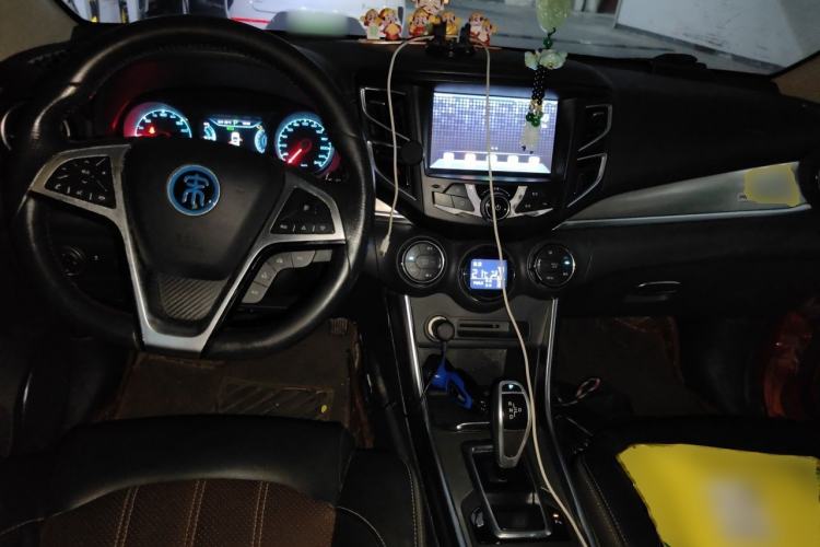 Used BYD Song New Energy 2017 Song DM 1.5TID All-Wheel Drive Prestige Model Center Console