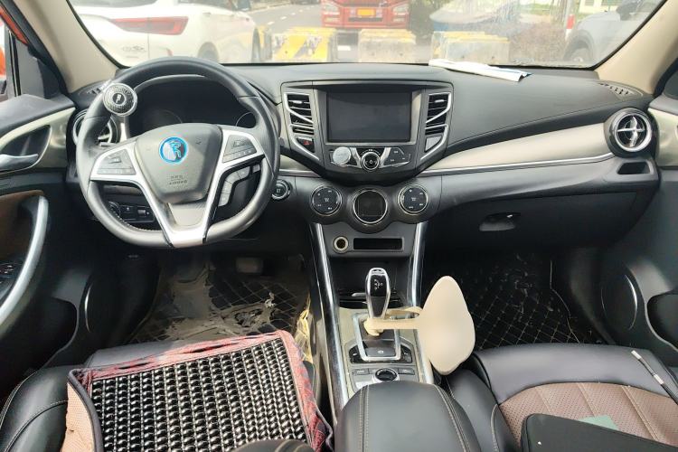 Used BYD Song New Energy 2017 Song DM 1.5TID All-Wheel Drive Luxury Model Center Console