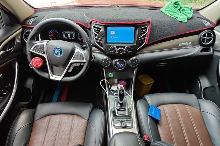 Used BYD Song New Energy 2017 Song DM 1.5TID All-Wheel Drive Luxury Model Center Console