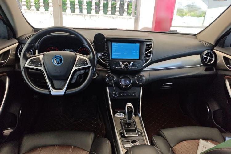 Used BYD Song New Energy 2017 Song DM 1.5TID All-Wheel Drive Luxury Model Center Console